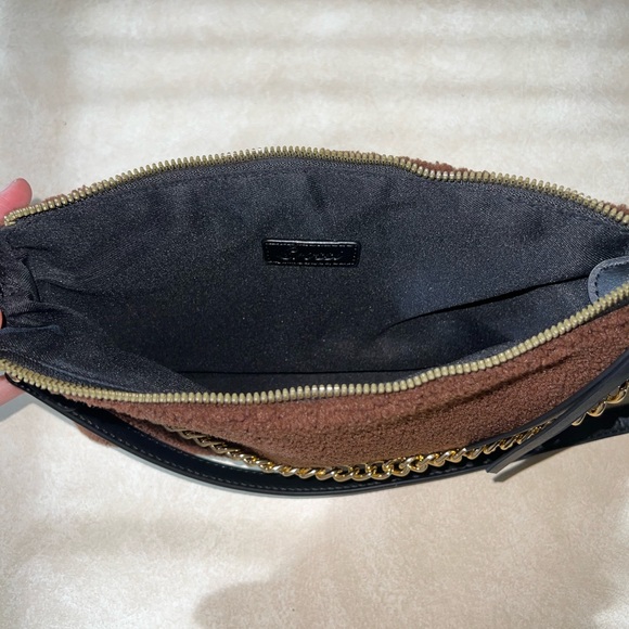 Brown fuzzy purse with gold accessory - Picture 8 of 9